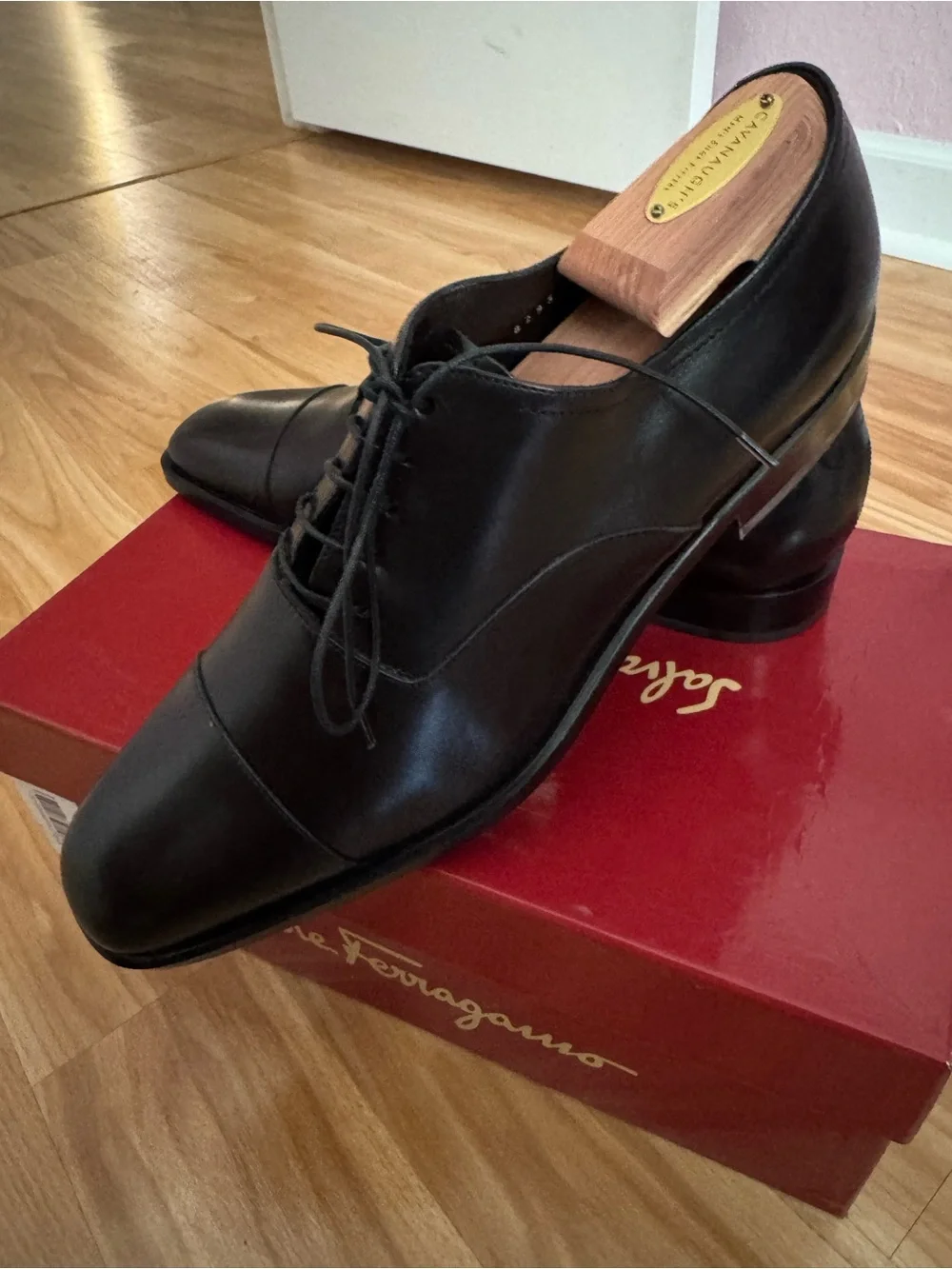 Salvatore Ferragamo Men’s Black Leather Cap-Toe Oxfords 9.5D